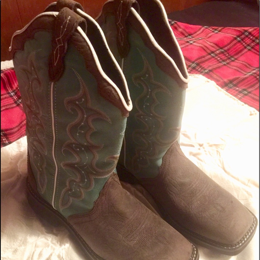 New Cowboy boots teal color Justin 9 1/2B $85.00